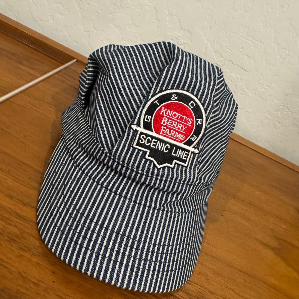 Captiv8 Knott's Berry Farm Engineer Hat Unisex OSFM Blue Stripe Excellent Patch
